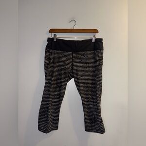 Lululemon — Black Printed Cropped Leggings